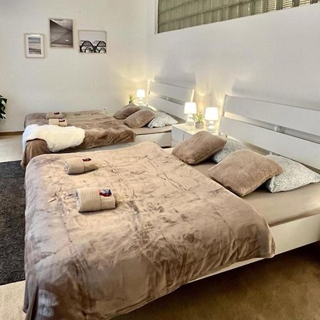 Apartment Lea - Old Town Братислава Экстерьер фото