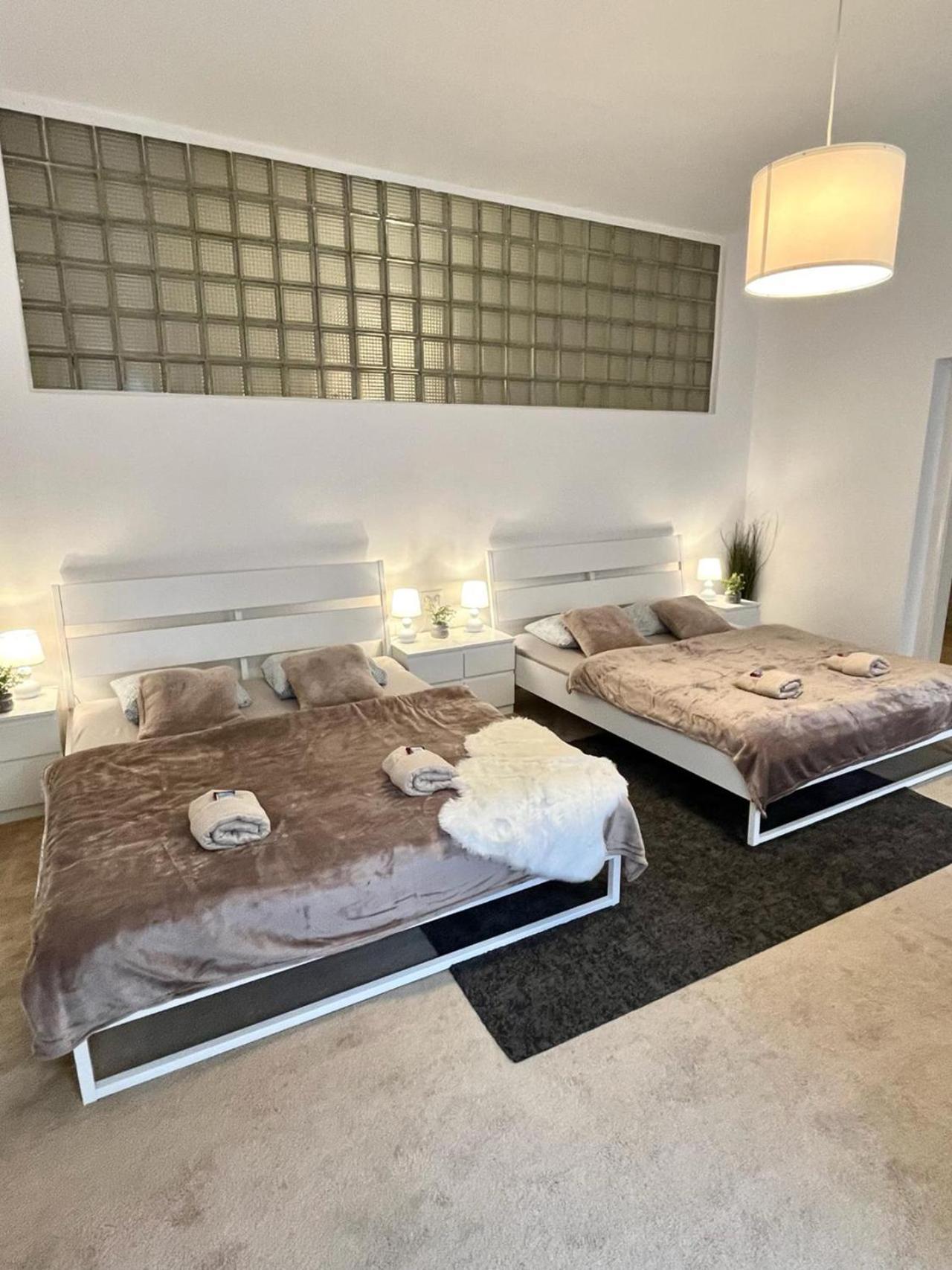 Apartment Lea - Old Town Братислава Экстерьер фото