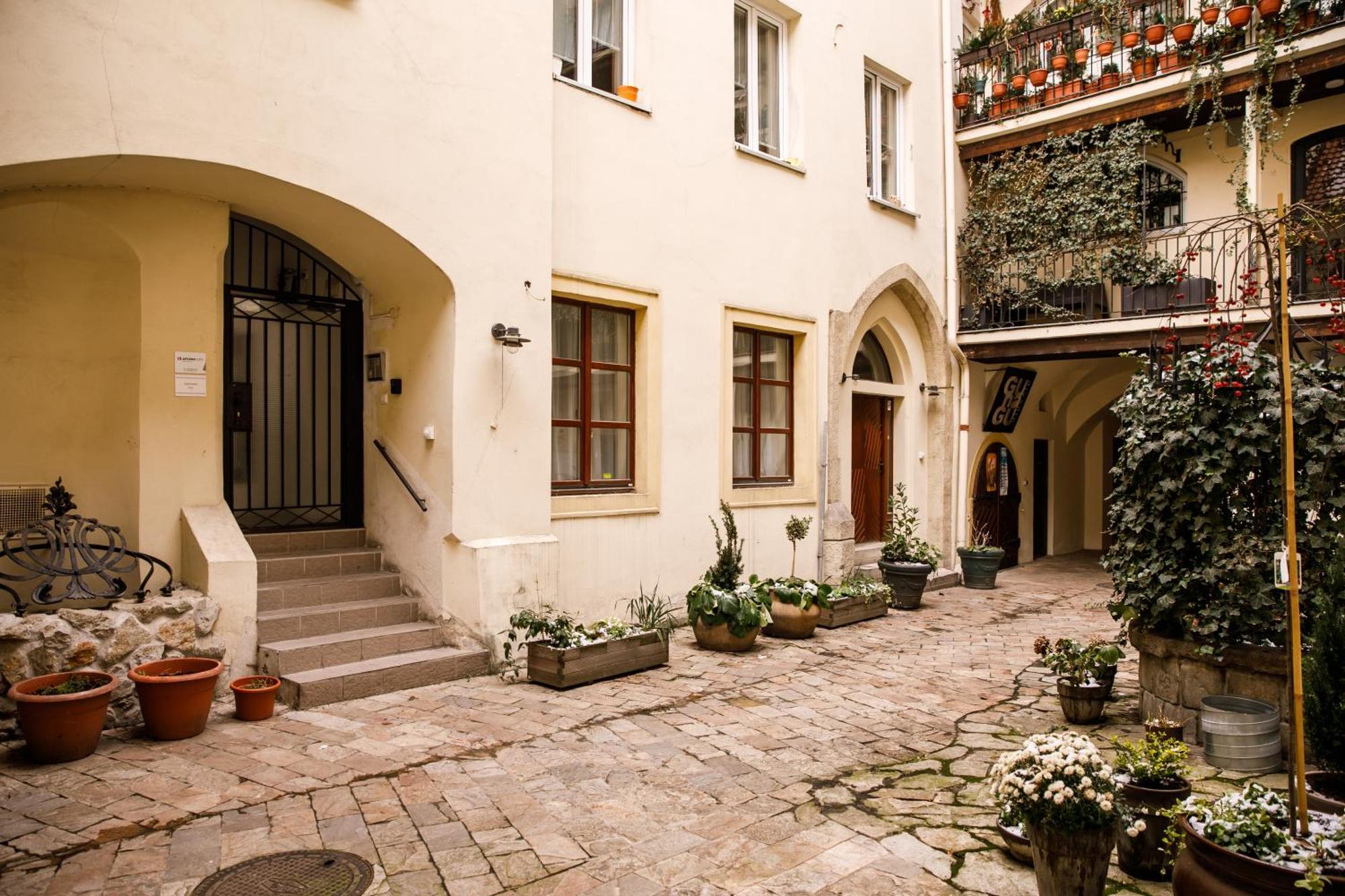 Apartment Lea - Old Town Братислава Экстерьер фото